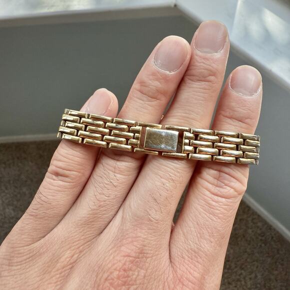 Vintage Ladies Seiko 1N00-0A99 BLACK Dial 22mm Gold Tone Dainty Stainless Watch - Picture 5 of 9